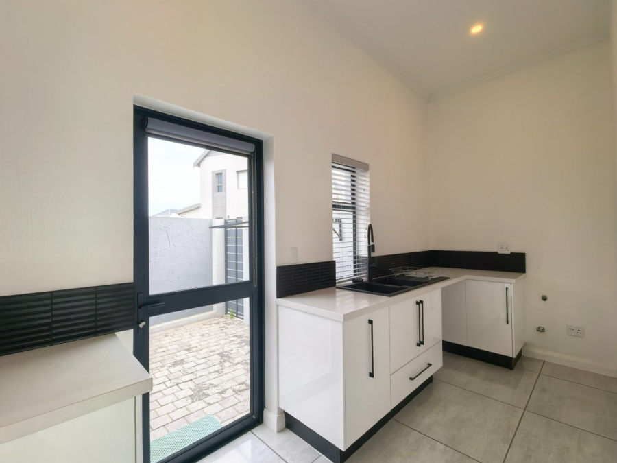 5 Bedroom Property for Sale in Kingswood Golf Estate Western Cape